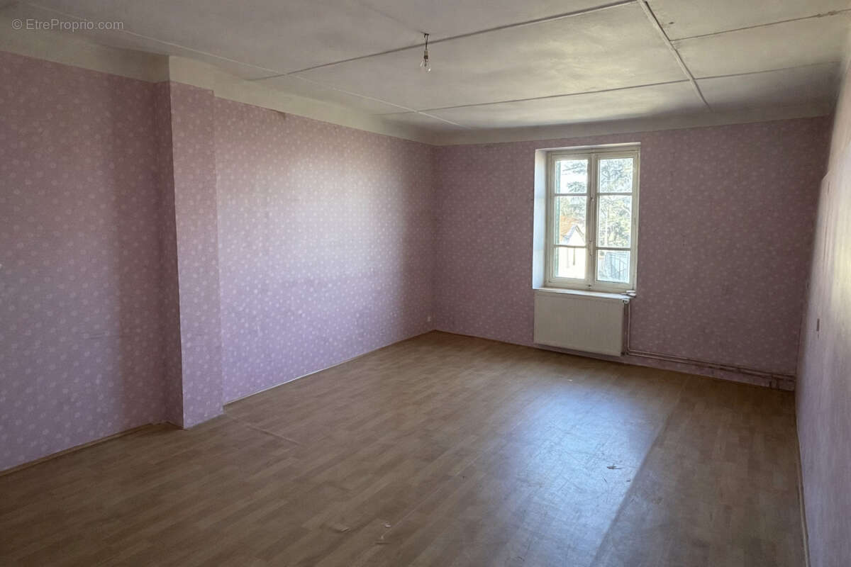 Maison à GREZIEU-LA-VARENNE