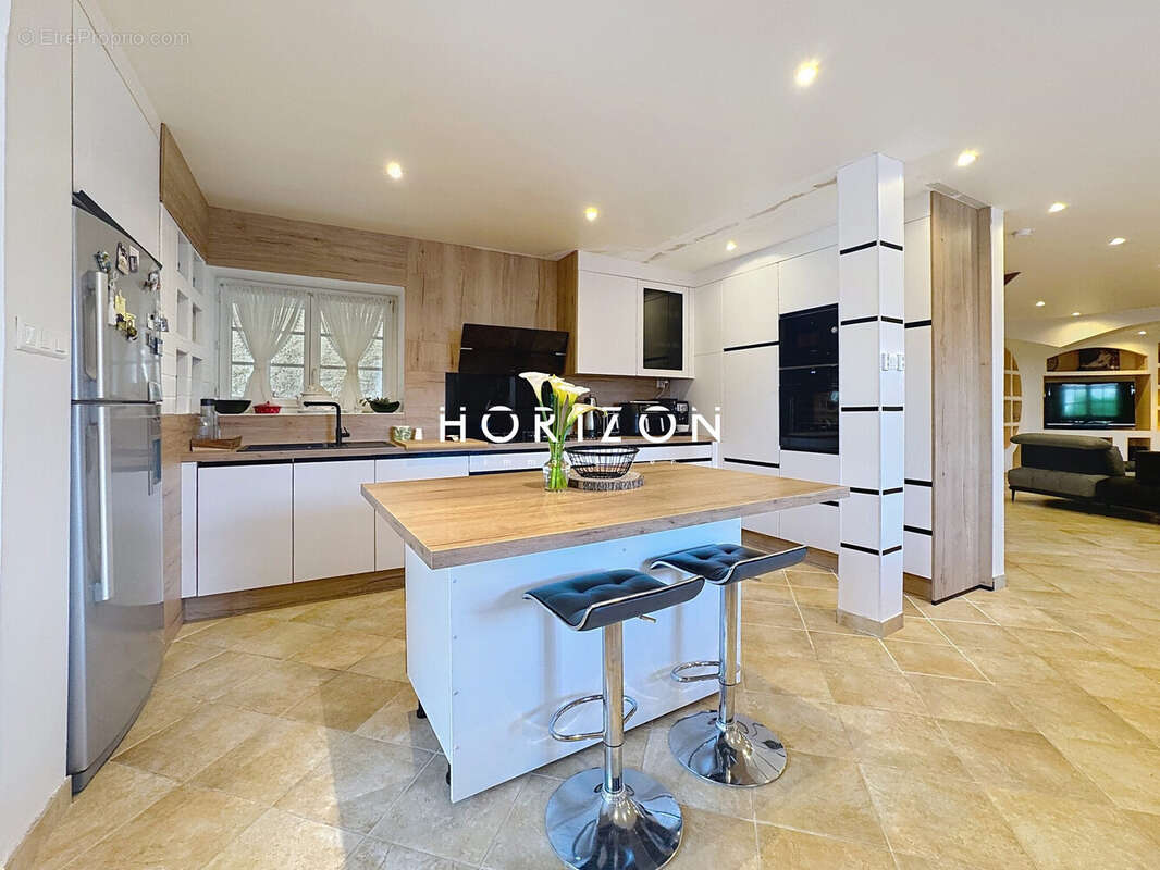 Maison 201 m² à Peyzieux-Sur-Saone  - photo 6
