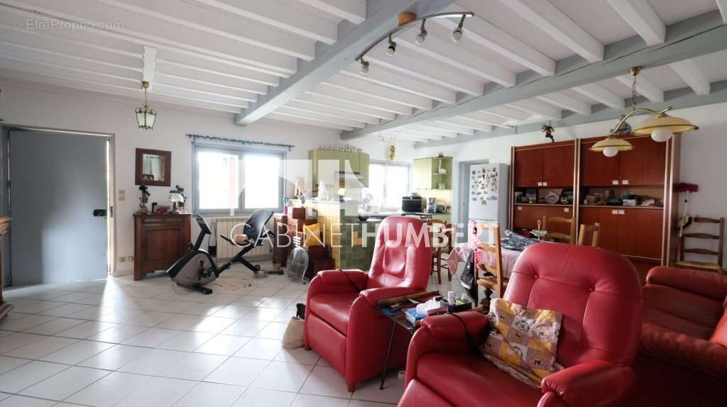 Maison à BOISSET-LES-MONTROND