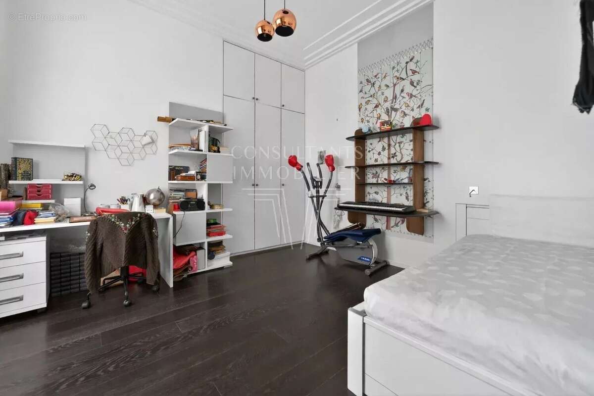 Appartement à PARIS-17E