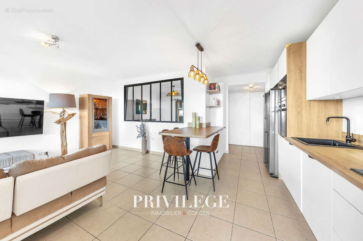 Appartement à SAINT-LAURENT-DU-VAR