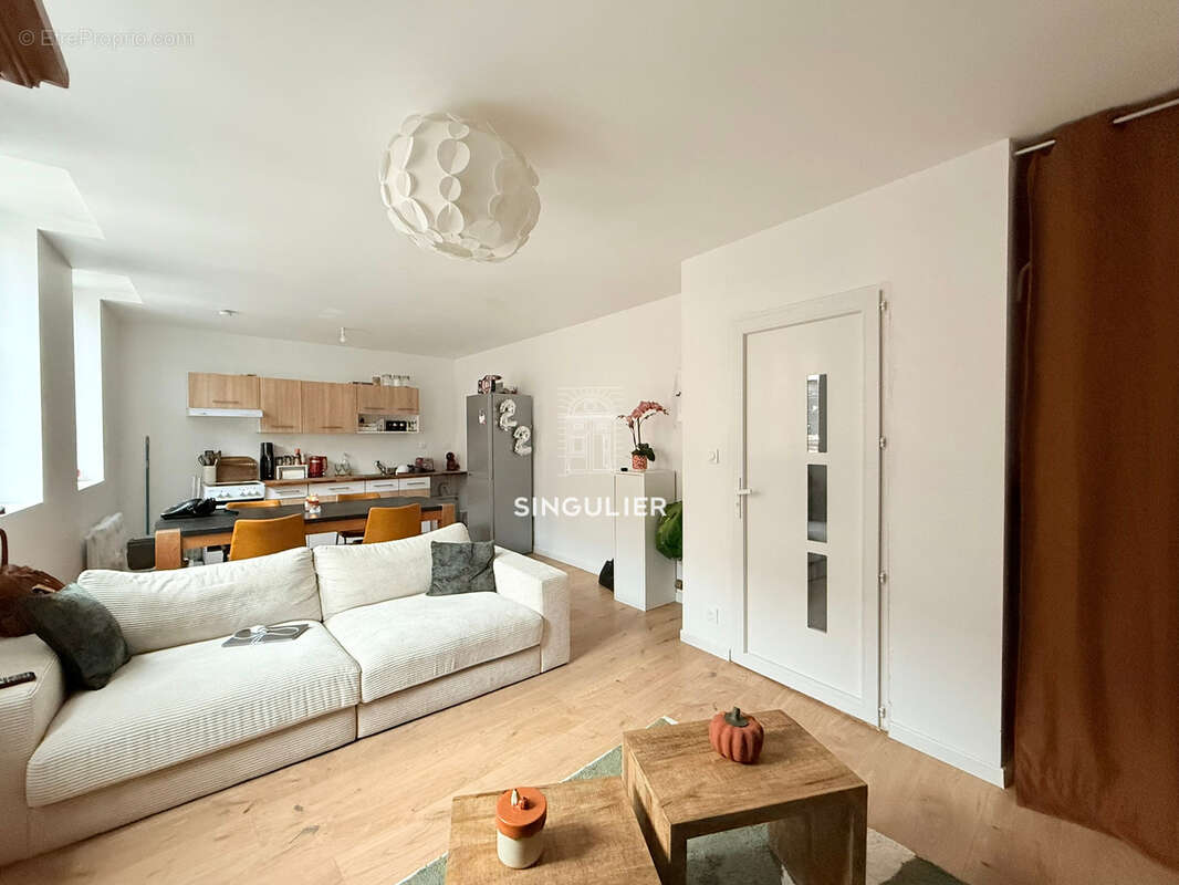 Appartement à COUTICHES