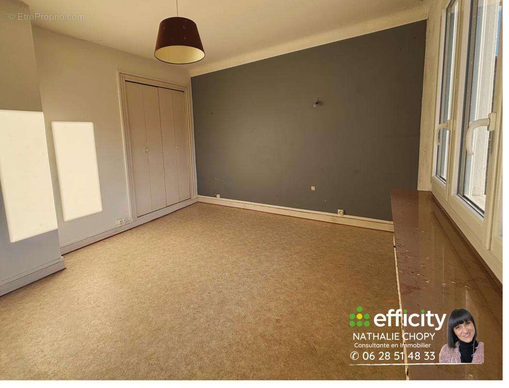 Appartement 215 m² à Unieux  - photo 11