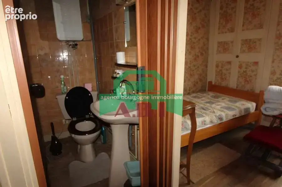 58, Varzy proche des commerces MAISON DE BOURG habitable à rafraîchir au goût du jour. - photo 10