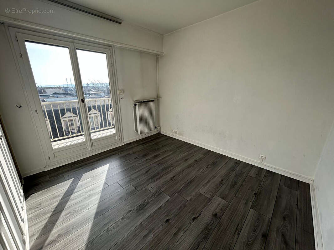 Appartement F2 au centre ville de Mantes la jolie, avec place de stationnement - photo 7