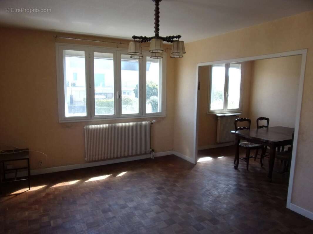 Yzeure, sur 415 m² Maison sur sous-sol - photo 4