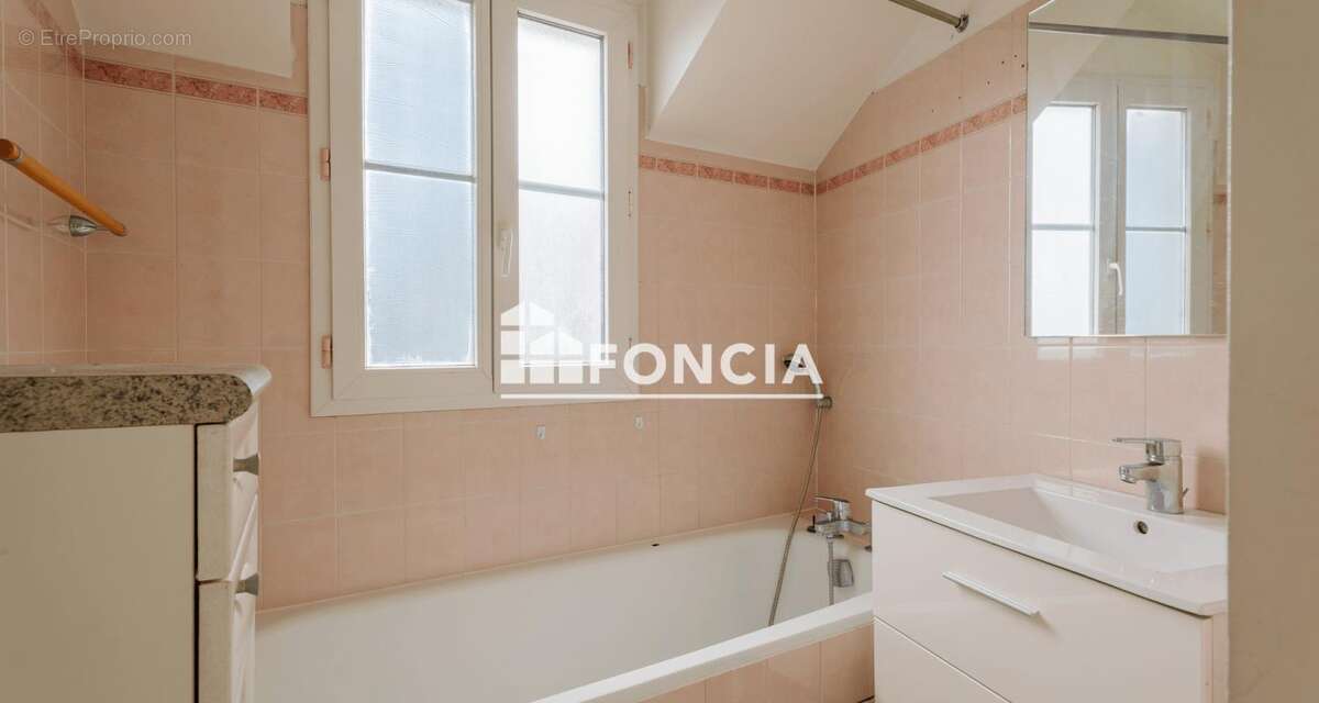 Appartement à BAILLY-ROMAINVILLIERS