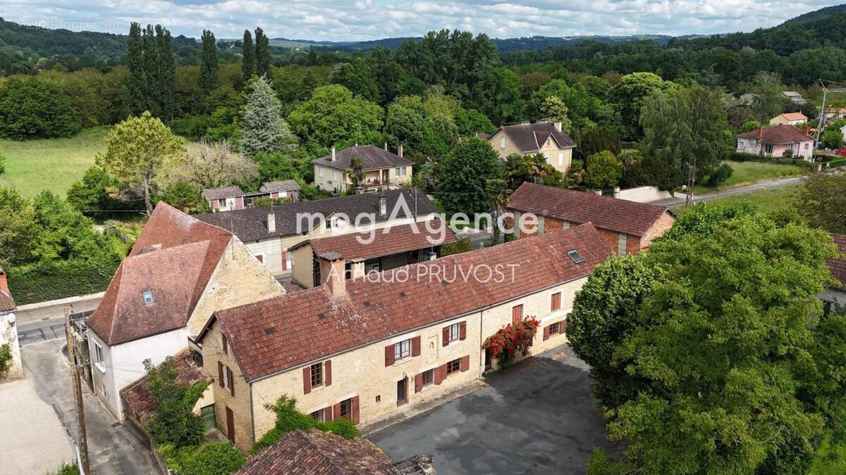 Maison à LE BUISSON-DE-CADOUIN