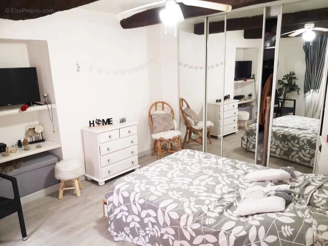 Appartement à SALERNES