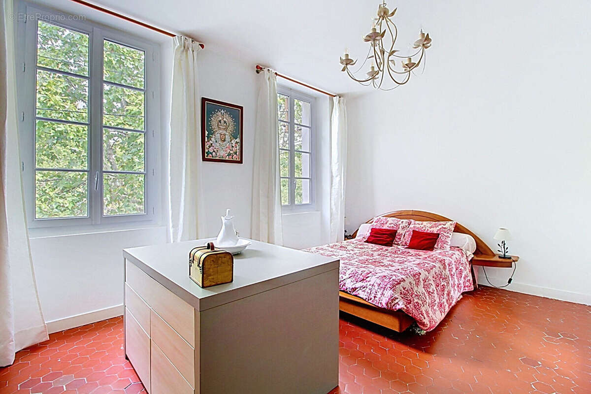 A vendre en exclusivité draguignan superbe appartement t3 spacieux de 100 m² en centre ville - photo 7