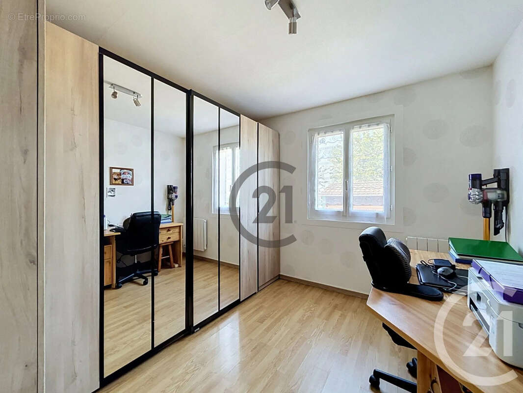 Maison 100 m² à La Brosse-Montceaux  - photo 8