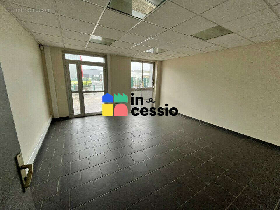Ensemble immobilier neuf d'environ 4 093 m² divisibles, propos? - photo 6