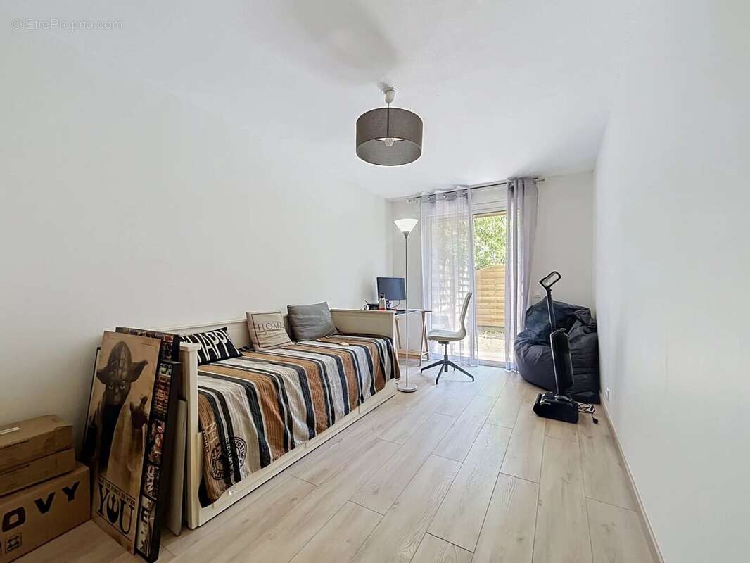 Appartement à SAINT-LAURENT-DU-VAR