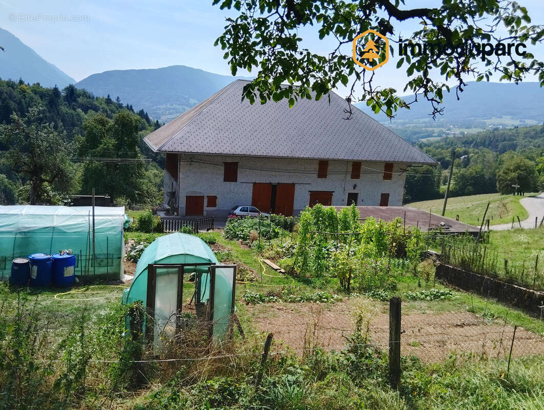 Terrain à BELLECOMBE-EN-BAUGES