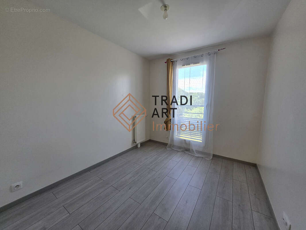 Appartement à FLEURY-MEROGIS
