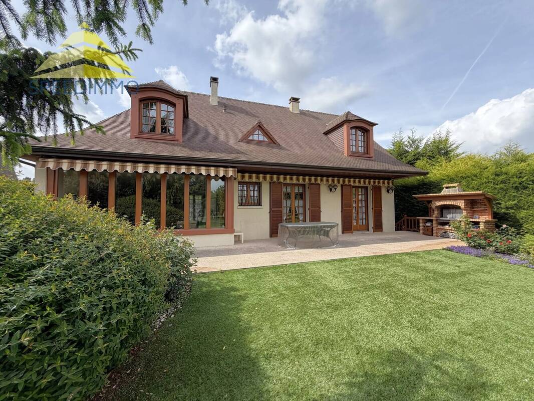 Maison à MANDRES-LES-ROSES