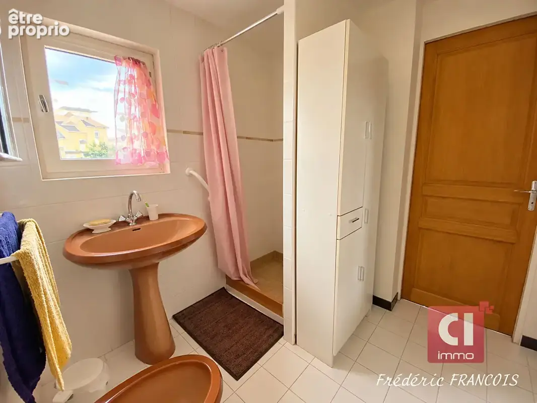 A vendre maison composée de deux logements(136 m²) à GAREOULT - photo 16