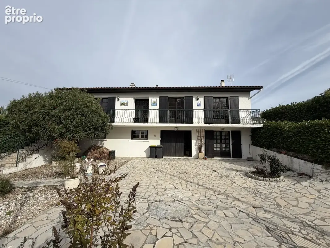 Maison avec sous-sol total pouvant permettre deux logements - photo 1