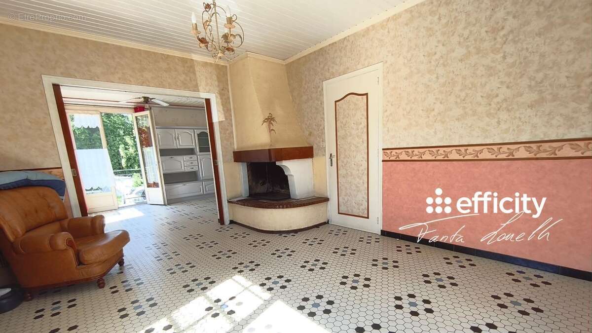 Maison à SAINT-HILAIRE-DES-LOGES