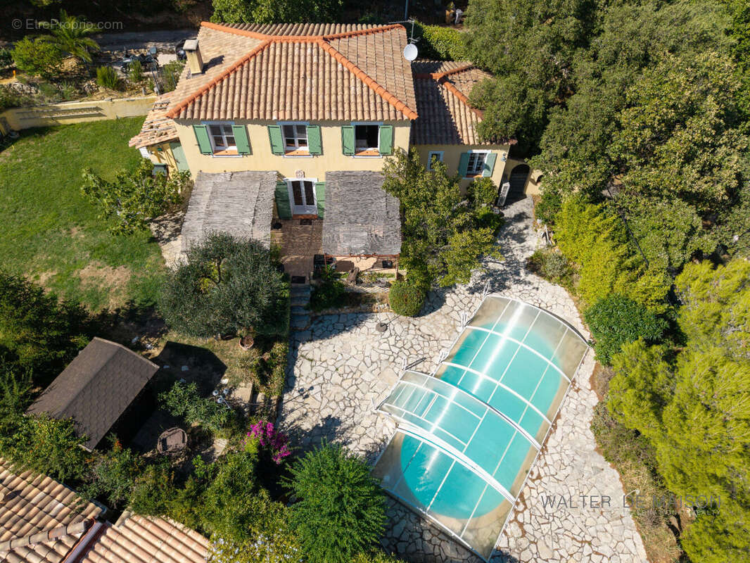Maison à LE REVEST-LES-EAUX
