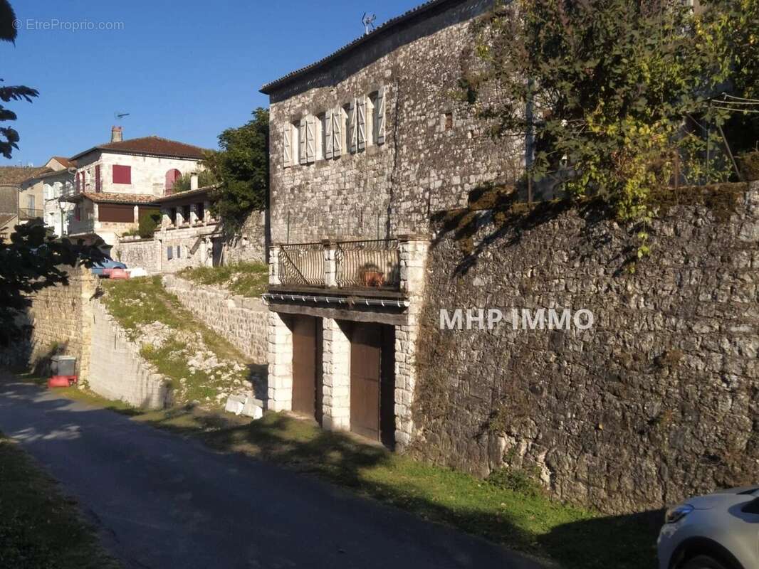 Appartement à CASTELNAU-DE-MONTMIRAL