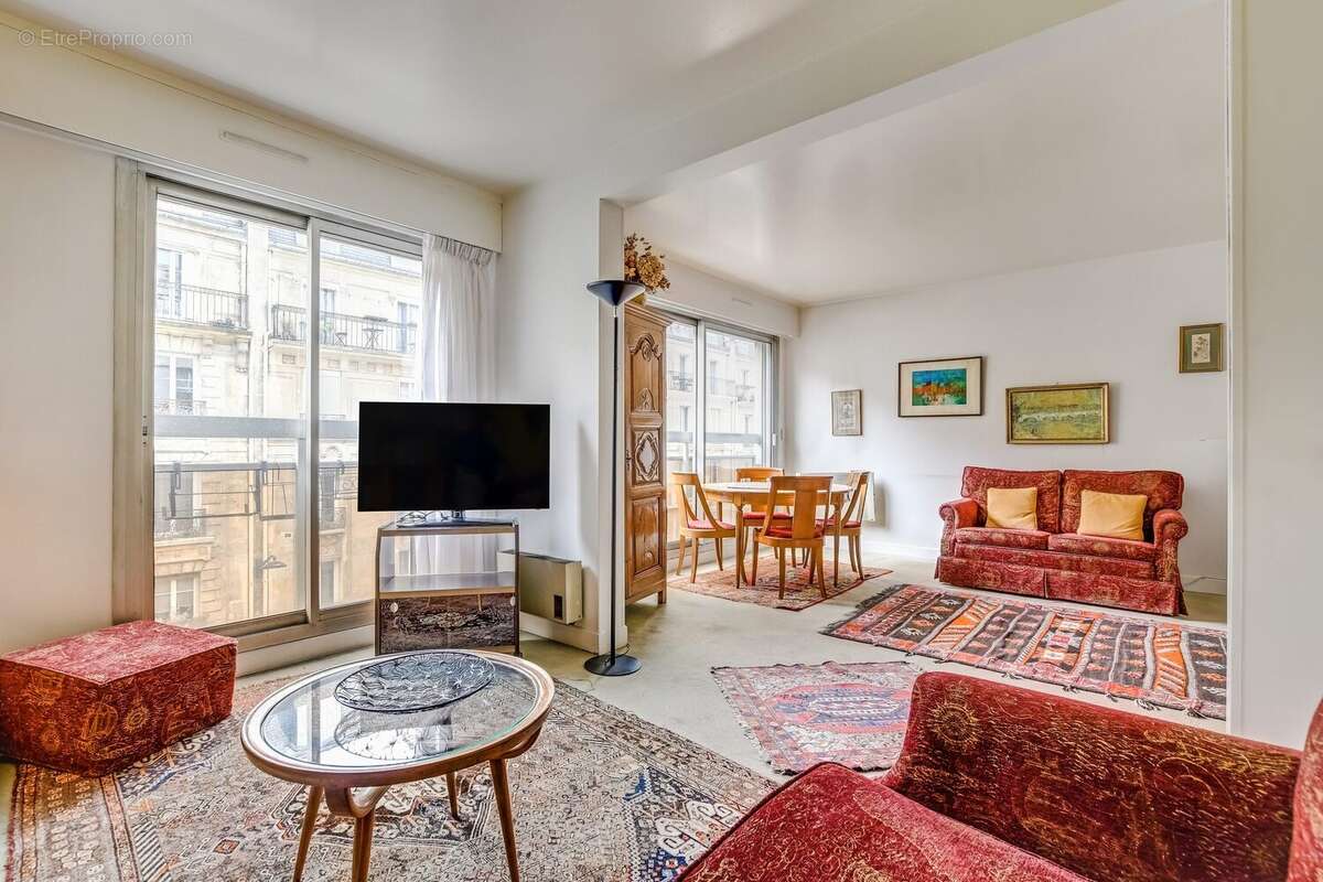 Appartement à PARIS-18E