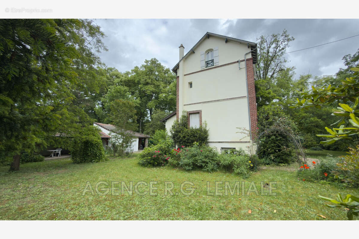 Maison à MAISONS-LAFFITTE