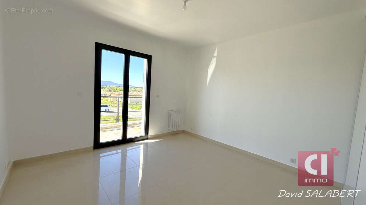 Villa contemporaine neuve avec vue dégagée  avec piscine. Exposition plein sud. VIDAUBAN - photo 7