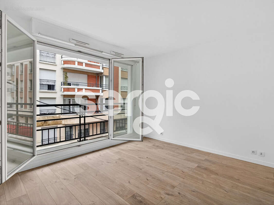Appartement à LES LILAS