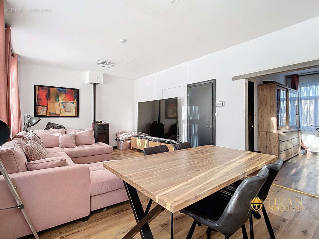 Immeuble avec local commercial et appartement - Petite-Synthe - Titan Immobilier - Appartement à DUNKERQUE