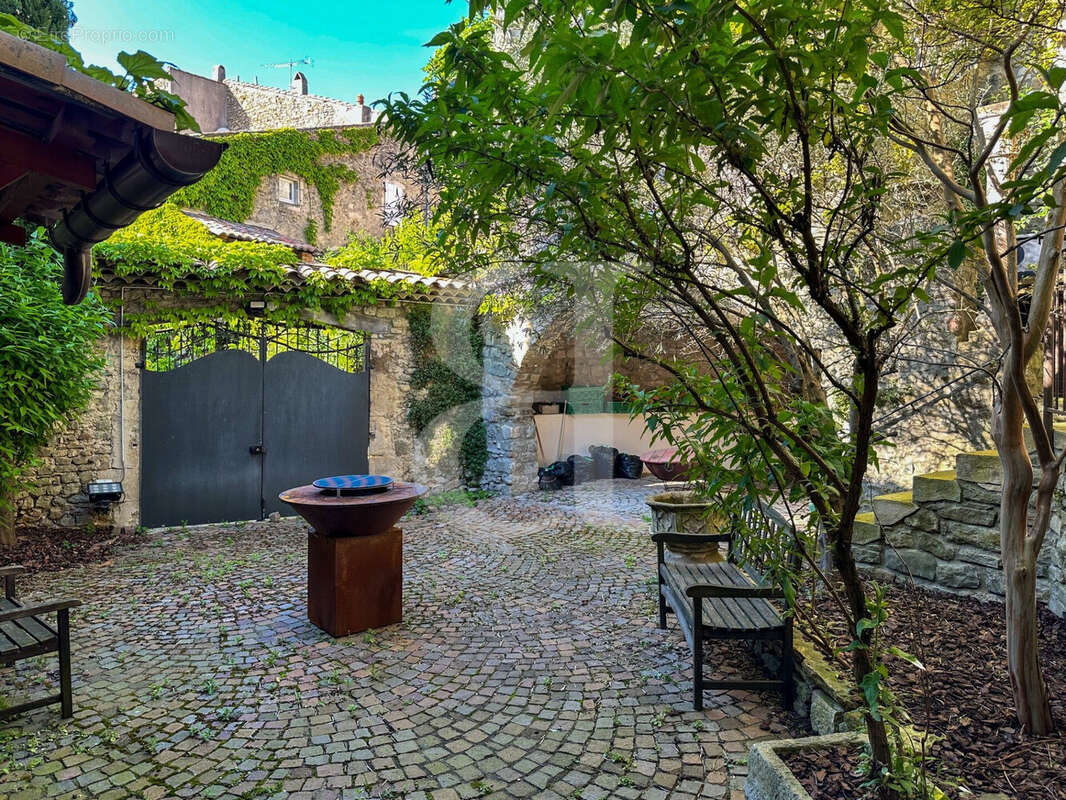 Maison à LA BEGUDE-DE-MAZENC