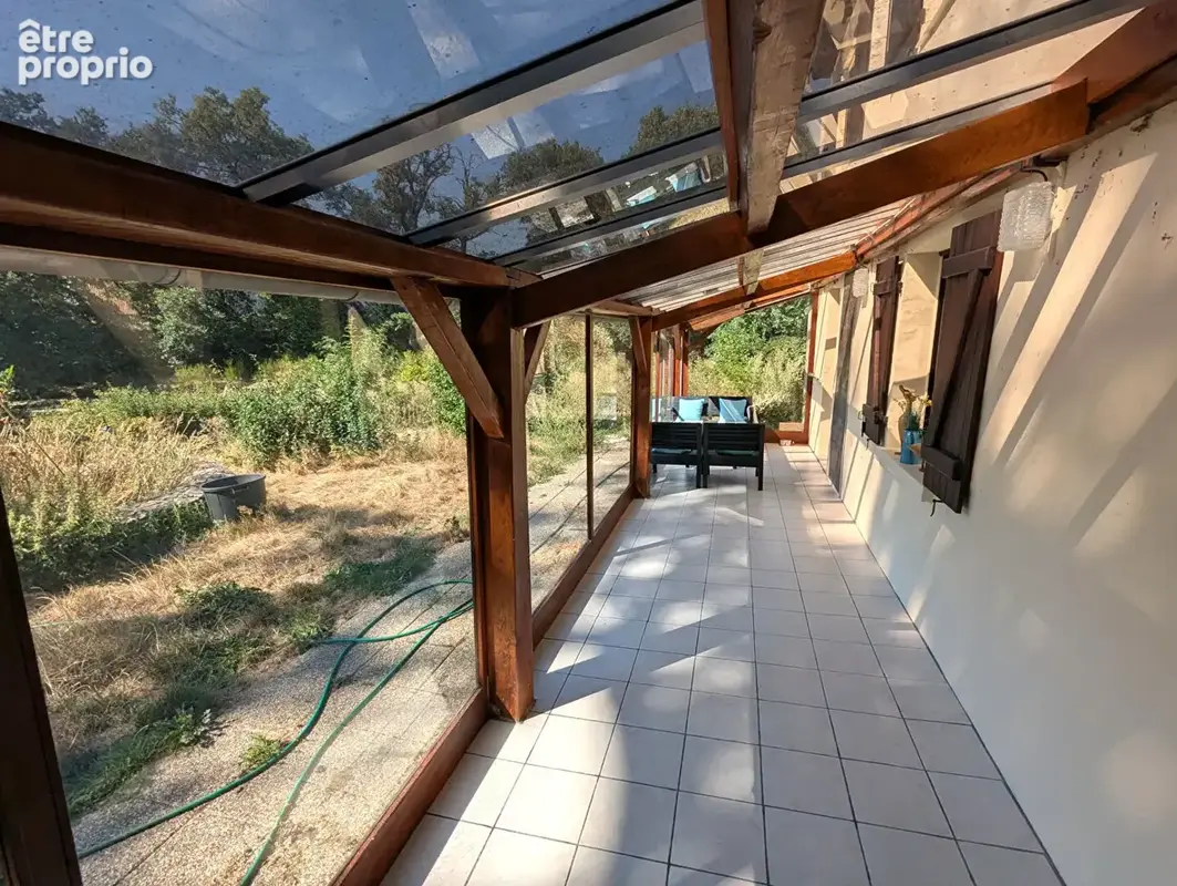 INDRE - Maison avec sous-sol, véranda et étang, dans un hameau rural accueillant. - photo 3
