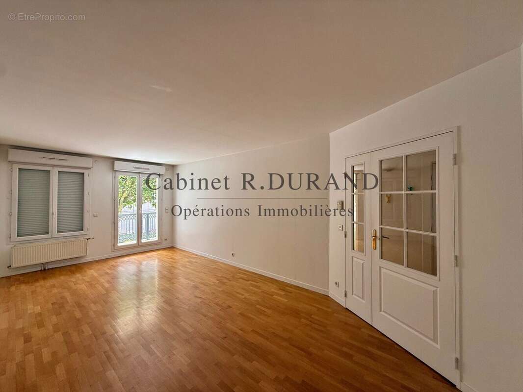 Appartement à LA GARENNE-COLOMBES