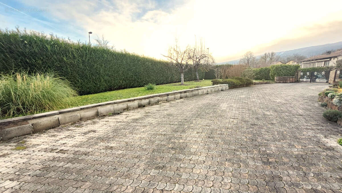 Maison à INJOUX-GENISSIAT