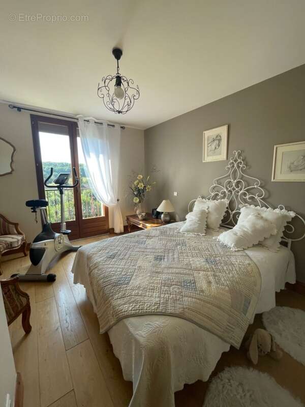 Maison à LA CELLE-DUNOISE