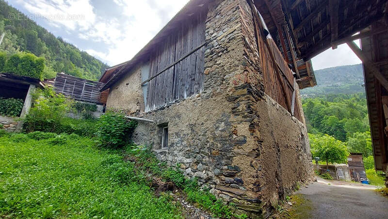 Oz - grange a renover dans un charmant hameau - photo 6
