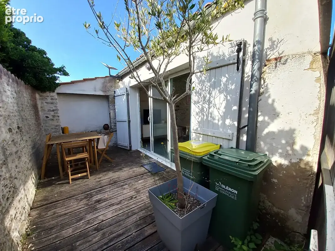 Ancien chai rénové de 57 m² avec patio : charme et authenticité ! - photo 4