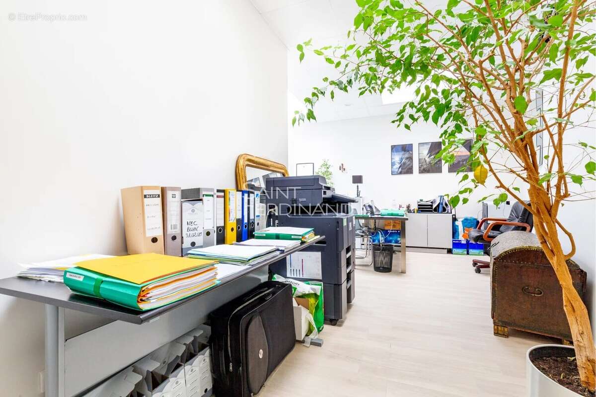 Commerce à PARIS-17E