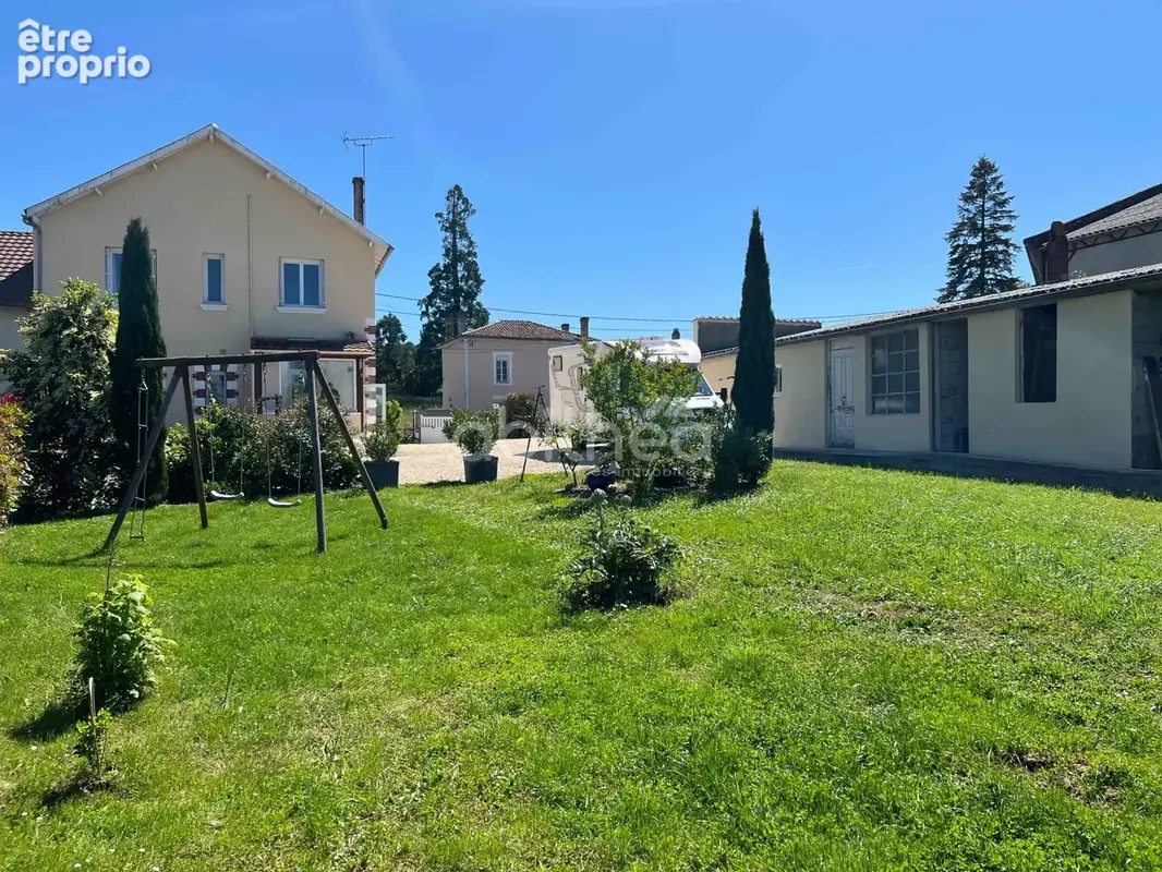 Maison rénovée avec terrain et dépendances. - photo 13