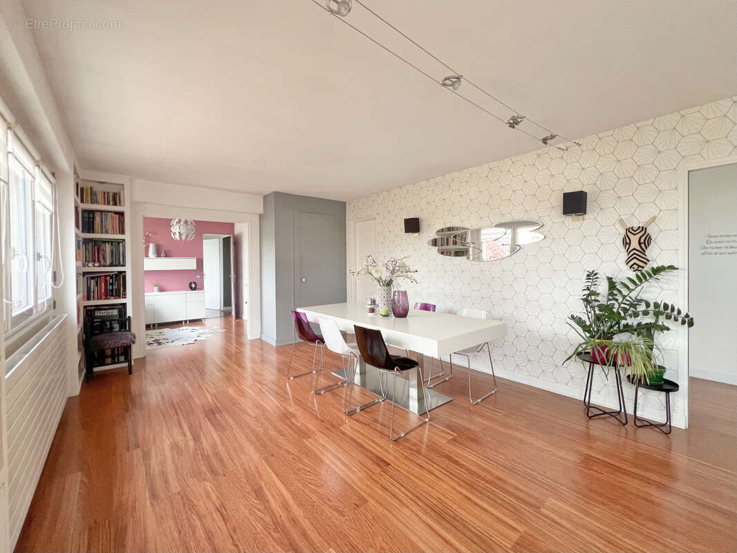 Appartement à COURBEVOIE