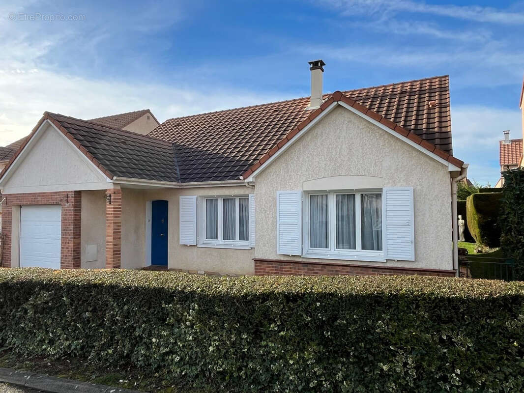 Maison à MONTEVRAIN