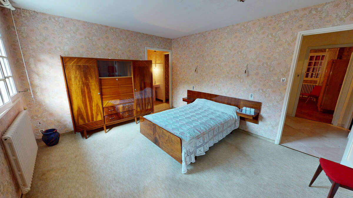 Maison à SALLES-CURAN