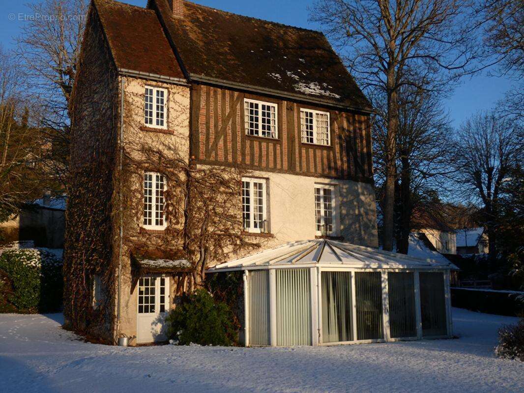 Maison à CHERISY