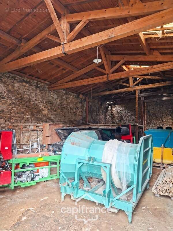 Maison à CELLES-SUR-DUROLLE