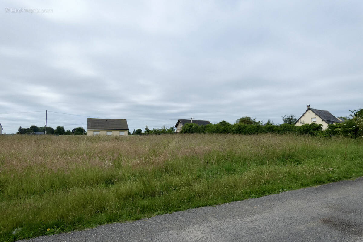 Terrain à BERVILLE-LA-CAMPAGNE