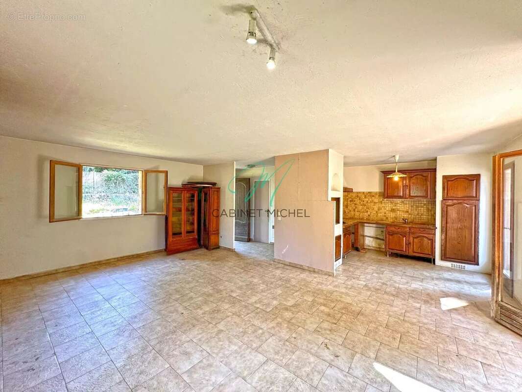 Maison à ROQUEFORT-LES-PINS