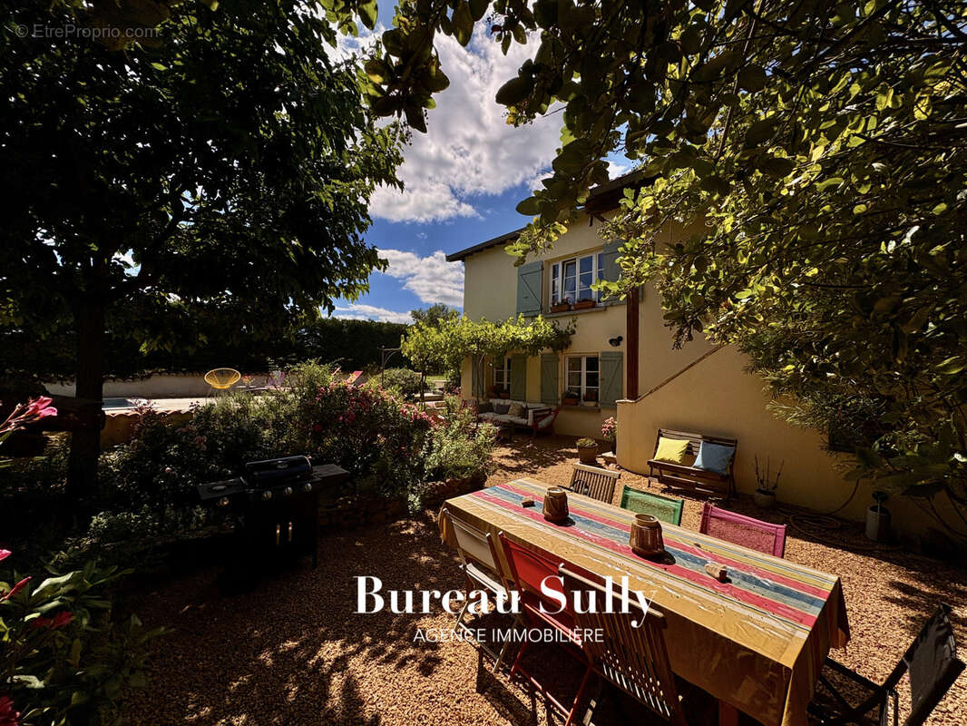 Maison 169 m2 terrain paysagé 750 m2 piscine traditionnelle, aux portes de Lyon - photo 6