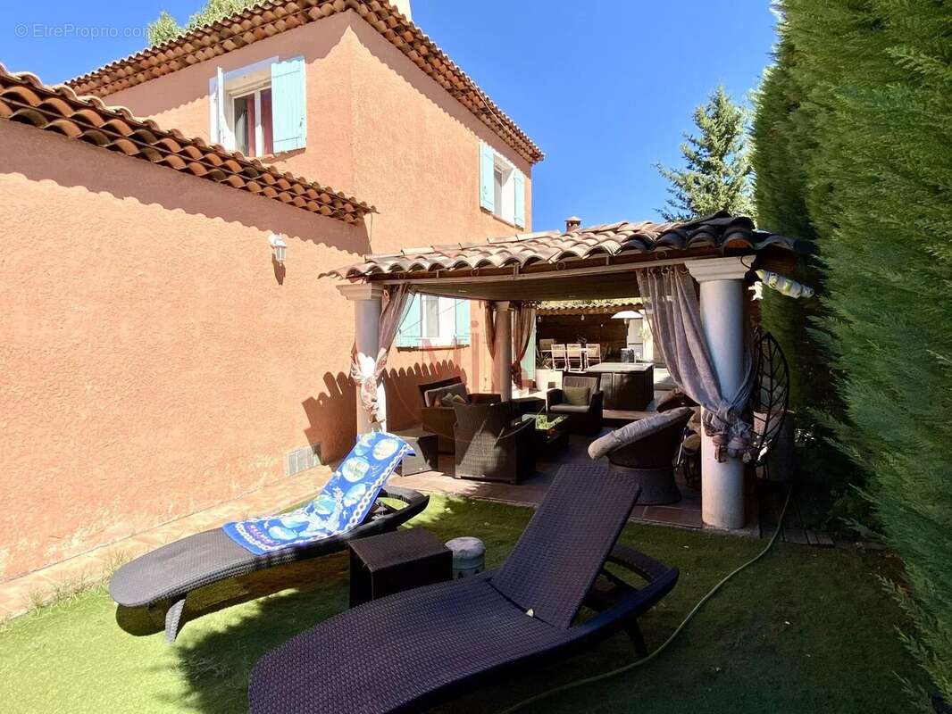 Chateauneuf le rouge chaleureuse maison familiale  commodites a pied - photo 33