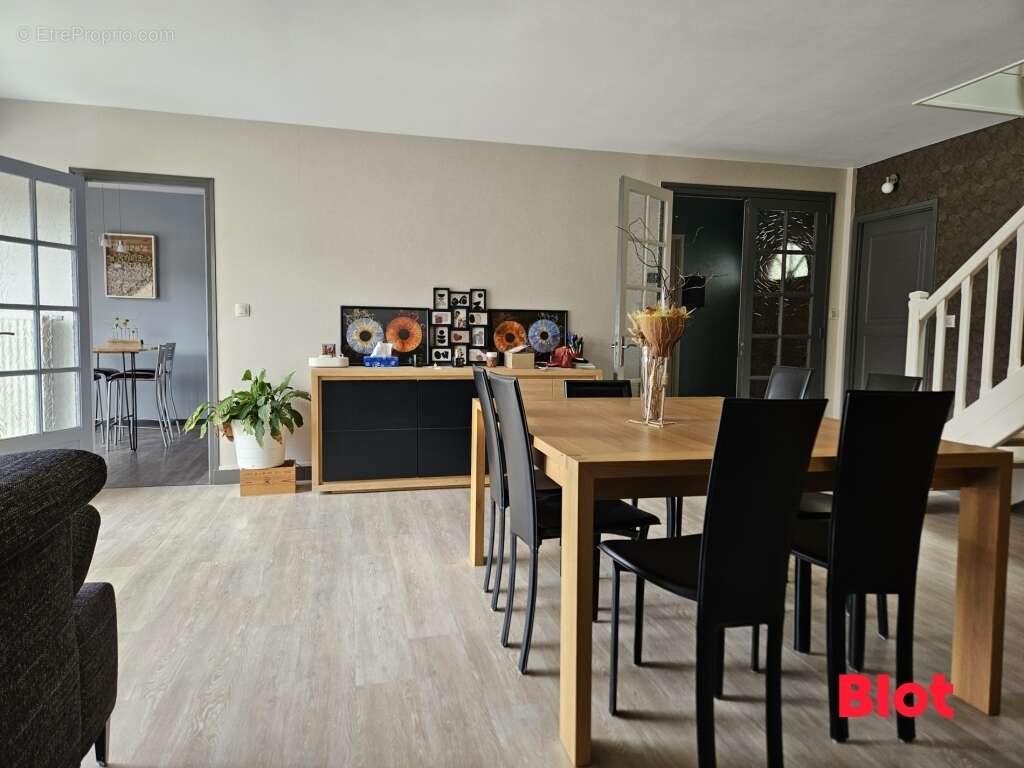 Appartement à FOUGERES