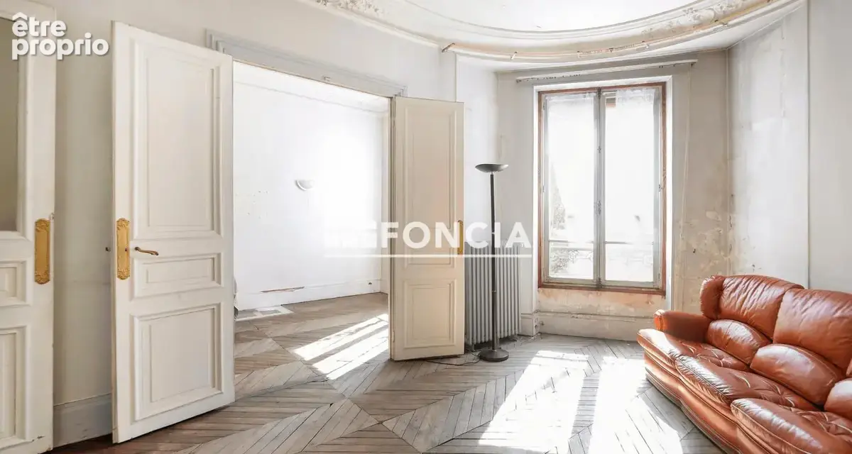Paris Xe - Appartement Haussmannien lumineux et au calme absolu à Rénover - photo 3